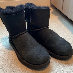 Women’s UGG Naveah boots size 7 NEVER WORN